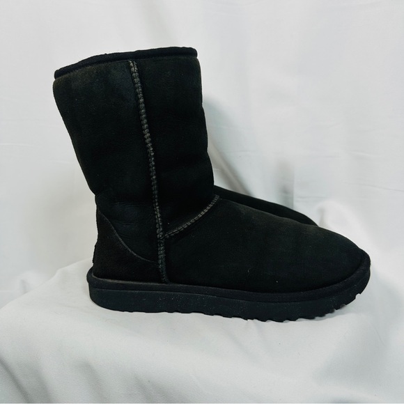 UGG Classic Short II Suede Shearling Boots Black Cozycore Size 8 - Picture 13 of 13